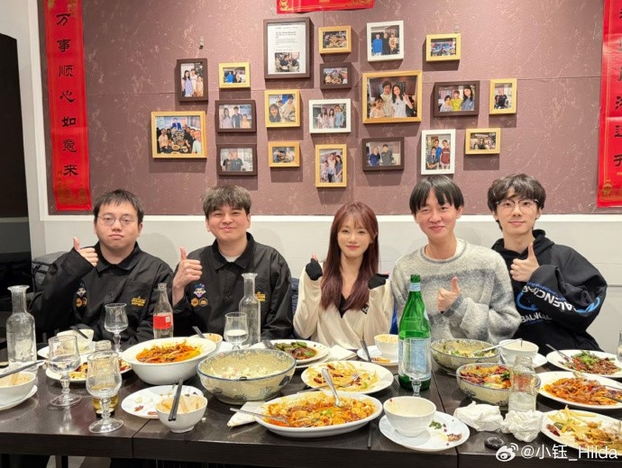 小钰分享照片：完美的巴黎之旅 一次性收获和四位冠军的合影hhhh