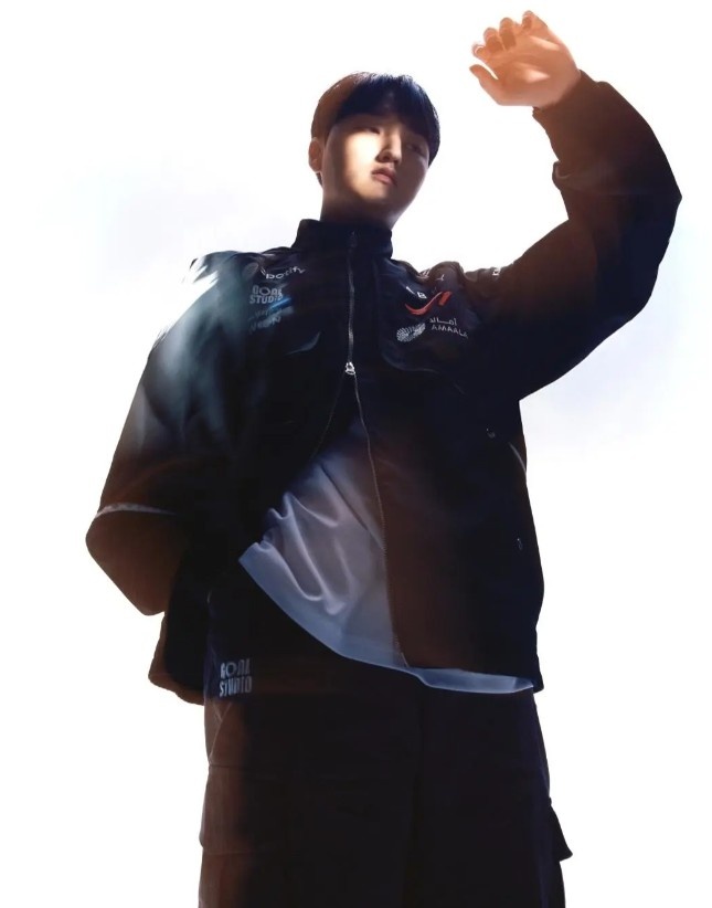 T1分享队员新赛季队服宣传照：展现选手独特的剪影和存在感